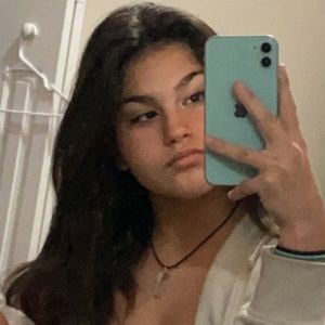 Meet your Posher, Emilee